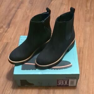 Kensie Black Ankle Boots with Tan Sole